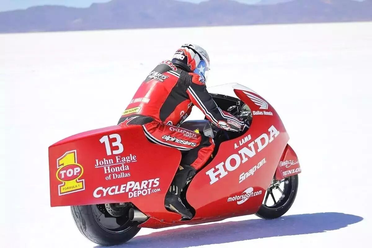 滚球预测选手刷新世界纪录,震撼全场 滚球预测选手刷新世界纪录,震撼全场