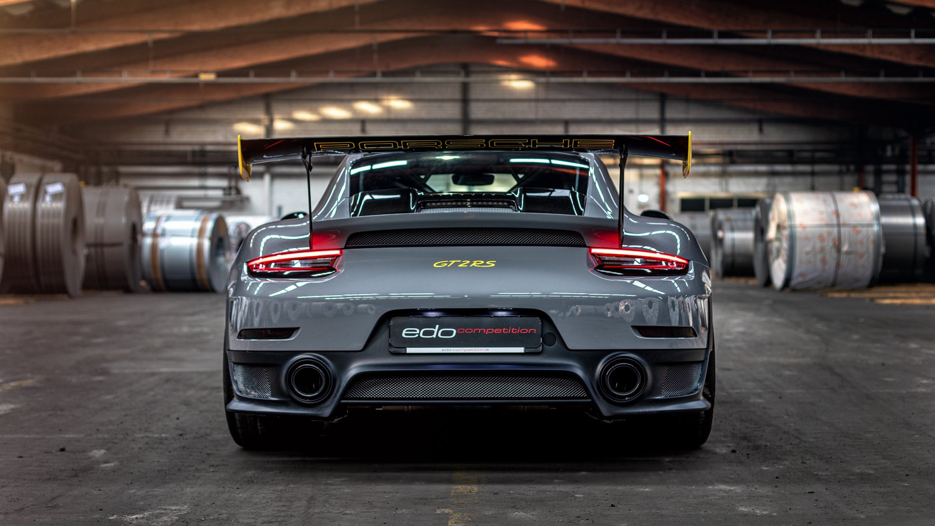 终场哨响，他们开始吟唱，那夜，枪手用教科书踏平了德意志的山