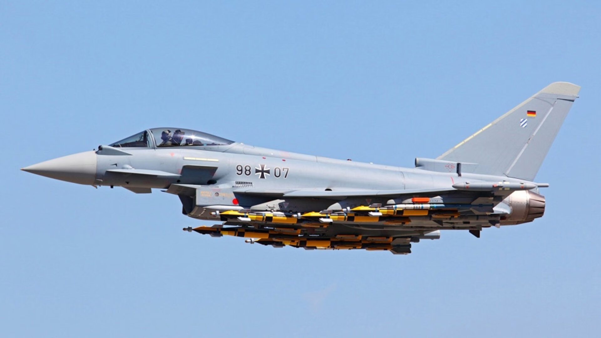 速度与热血，拉斯维加斯轮胎烟尘中的双城记