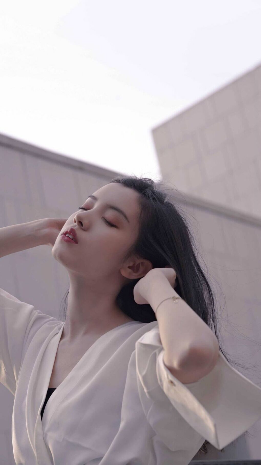 为了写出一篇唯一性的文章，我将发挥创意，将这个矛盾点转化为核心构思—将不同领域顶级联赛中的焦点战及其决定性瞬间联系起来，探讨竞技体育中一波带走的共性魅力